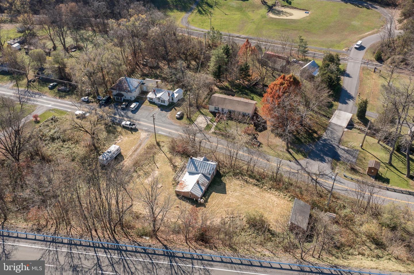 1186 Round Hill Rd