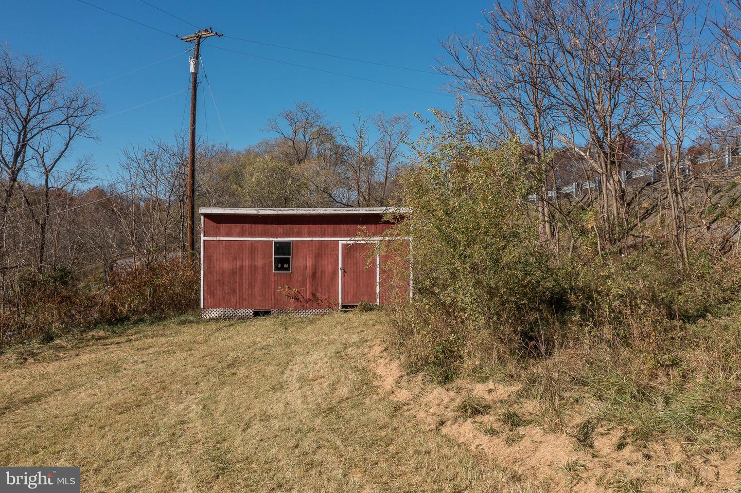 1186 Round Hill Rd