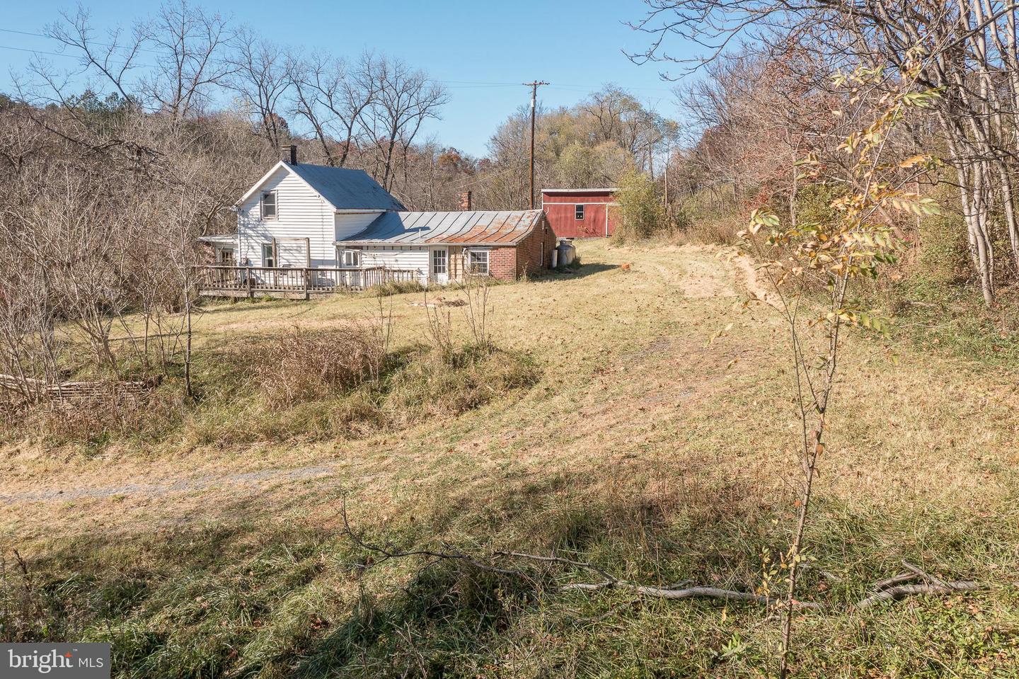1186 Round Hill Rd