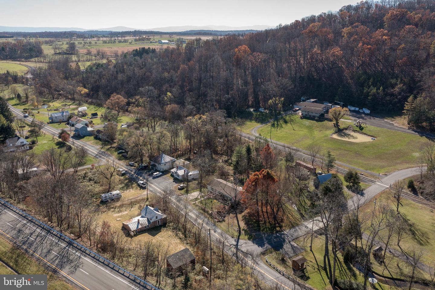 1186 Round Hill Rd