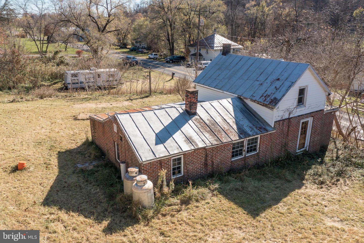 1186 Round Hill Rd