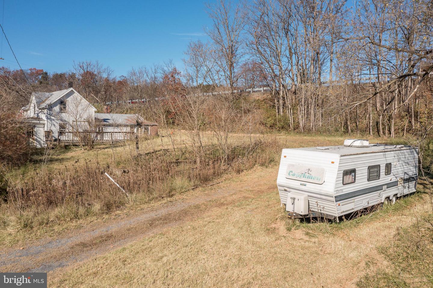 1186 Round Hill Rd