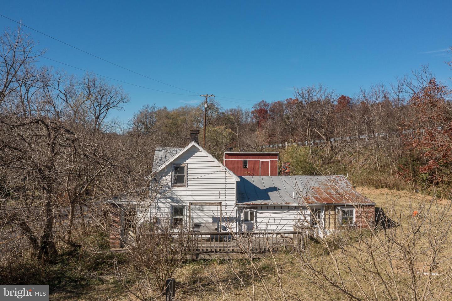 1186 Round Hill Rd
