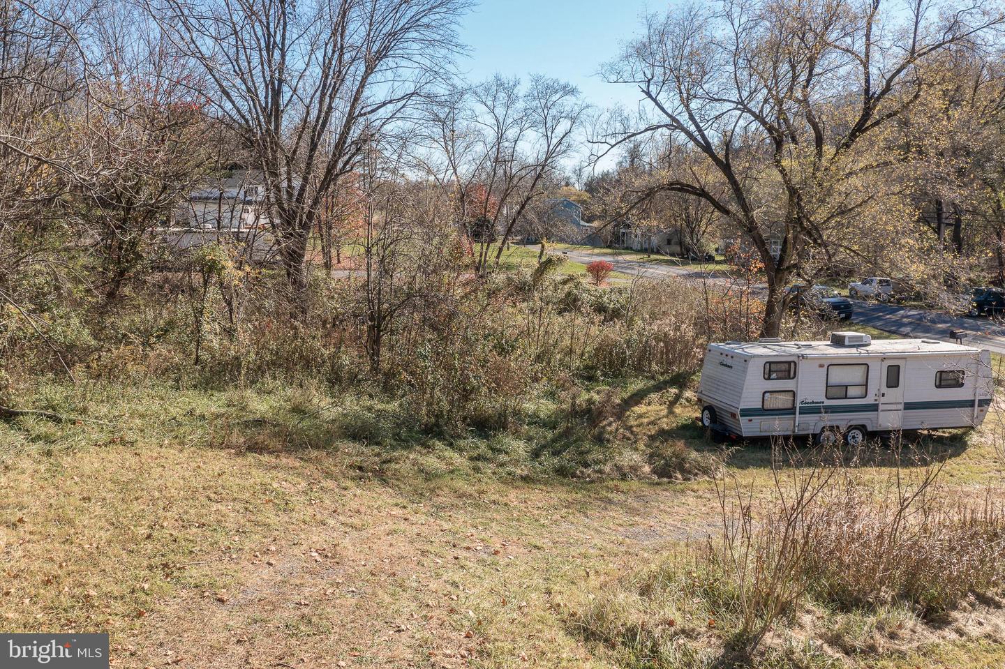 1186 Round Hill Rd