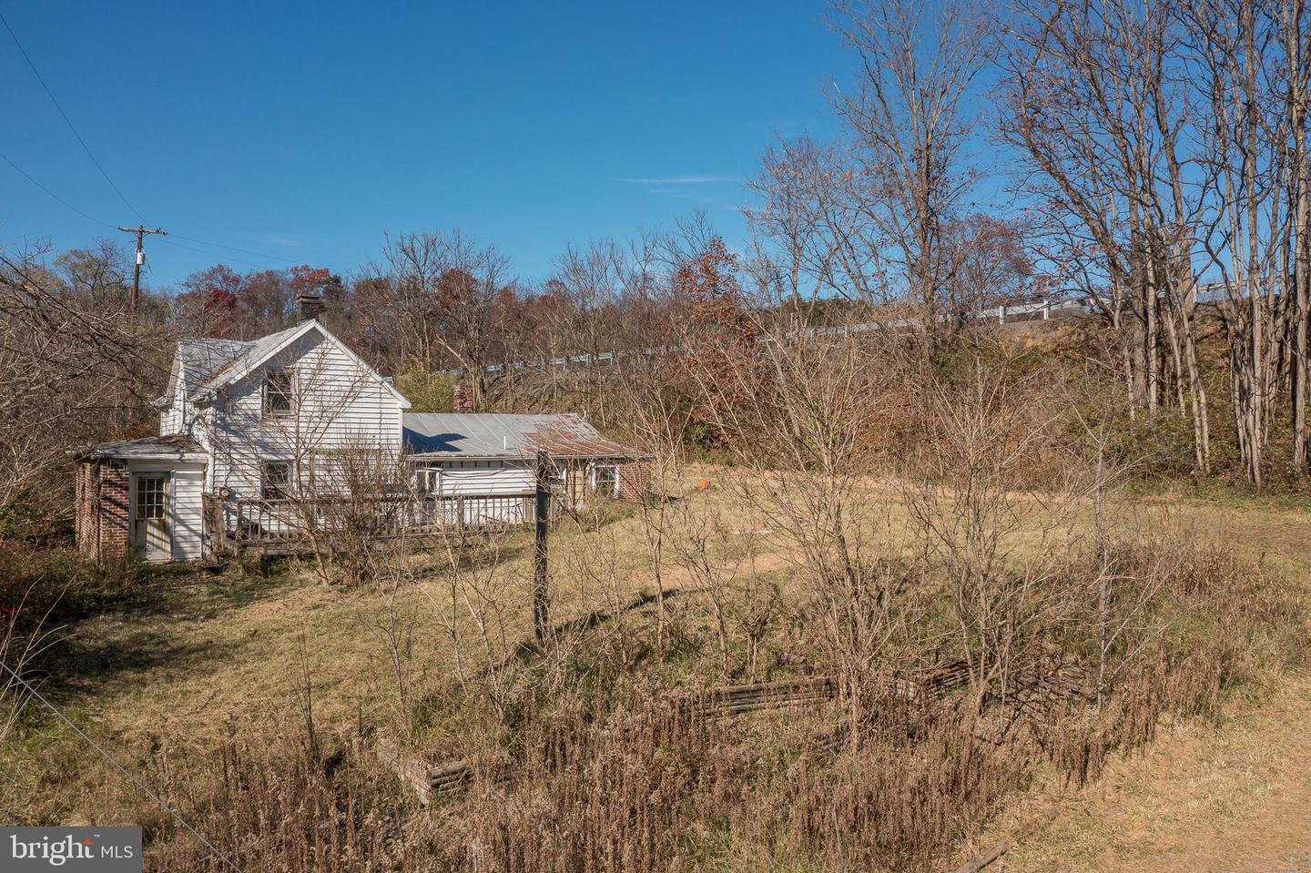 1186 Round Hill Rd
