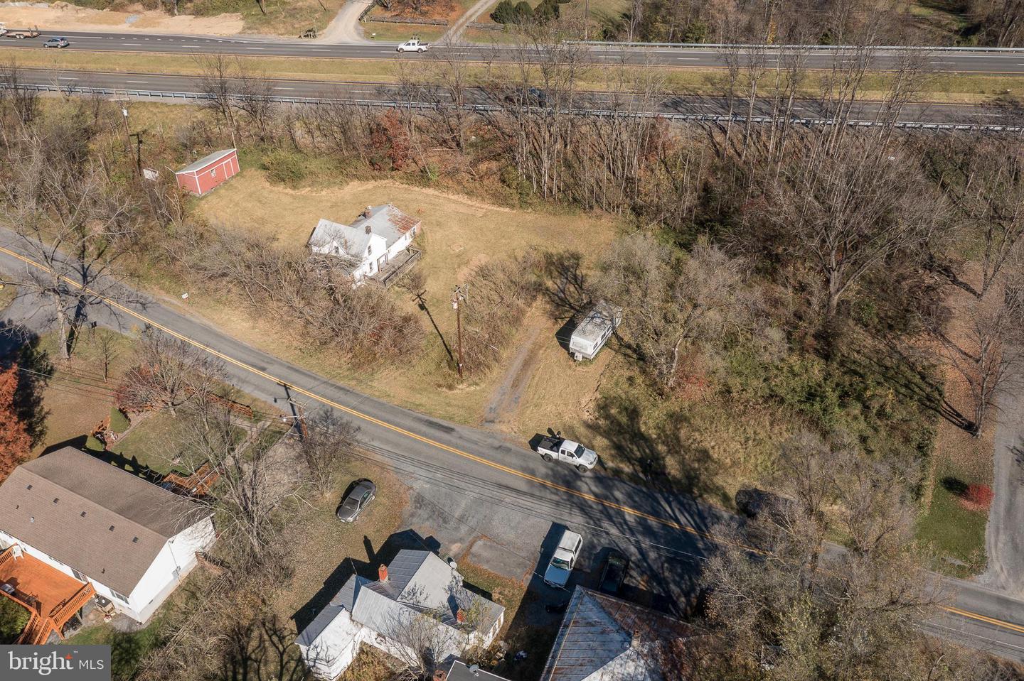 1186 Round Hill Rd
