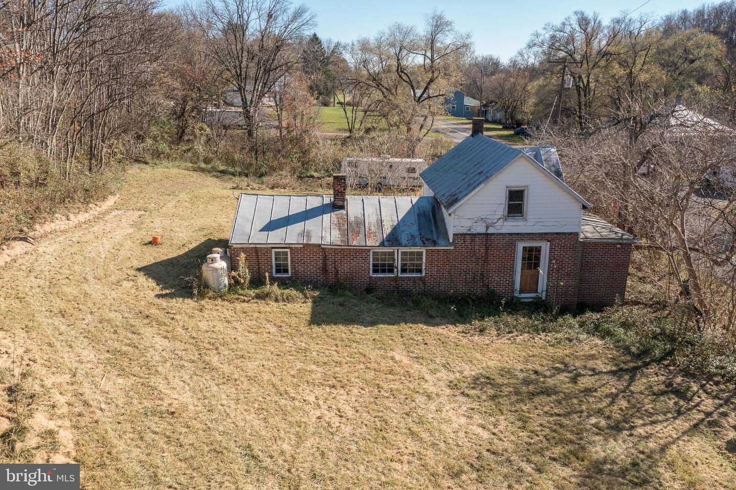 1186 Round Hill Rd