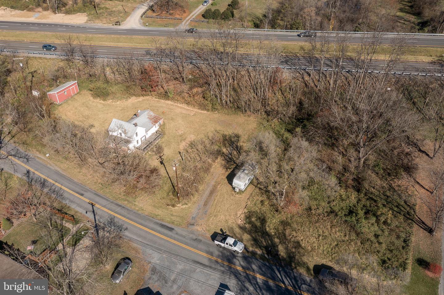 1186 Round Hill Rd