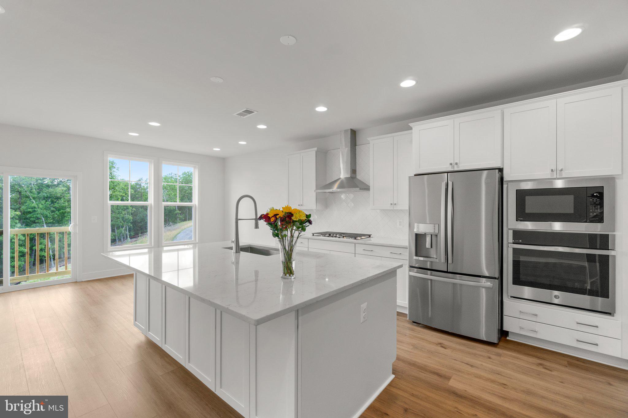 158 Leather Flower Dr