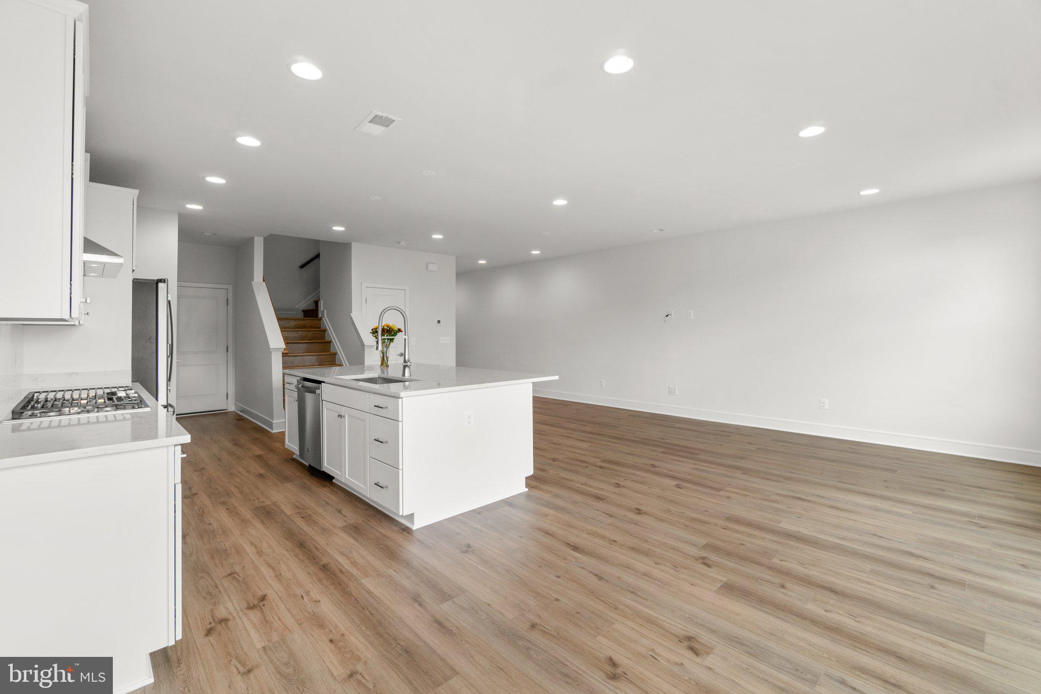 158 Leather Flower Dr