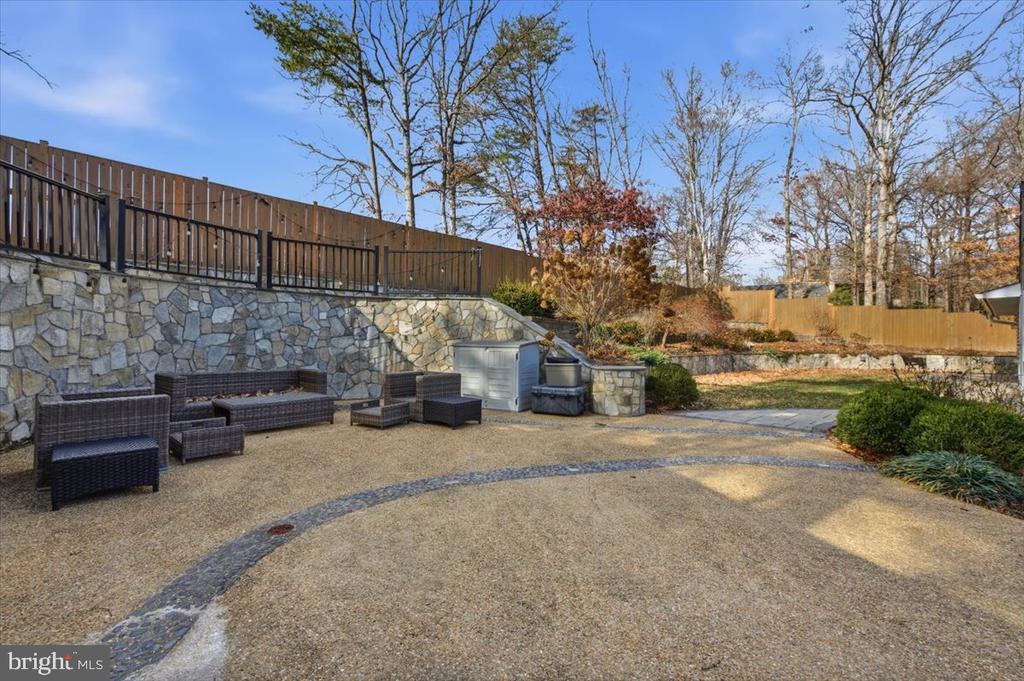6906 SPROUSE COURT
