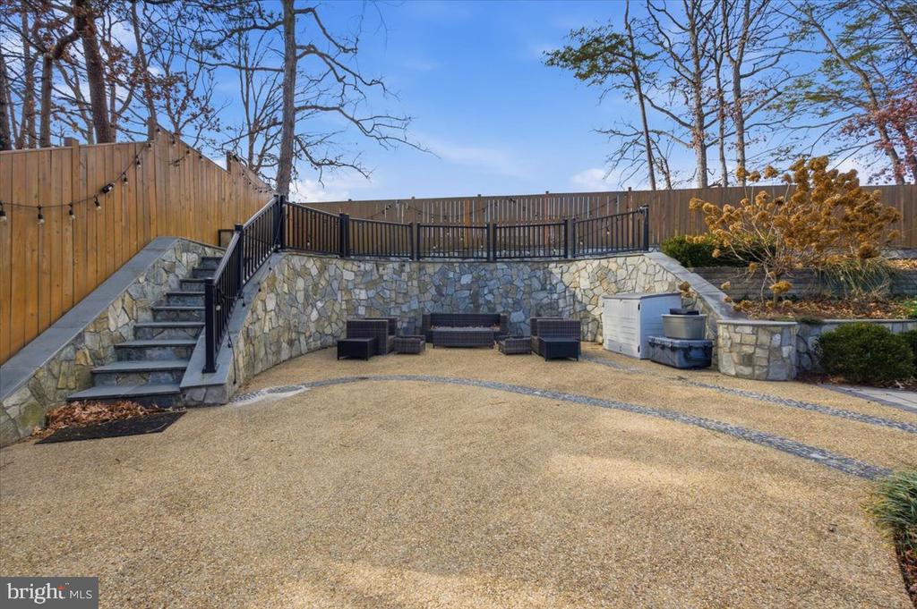6906 SPROUSE COURT