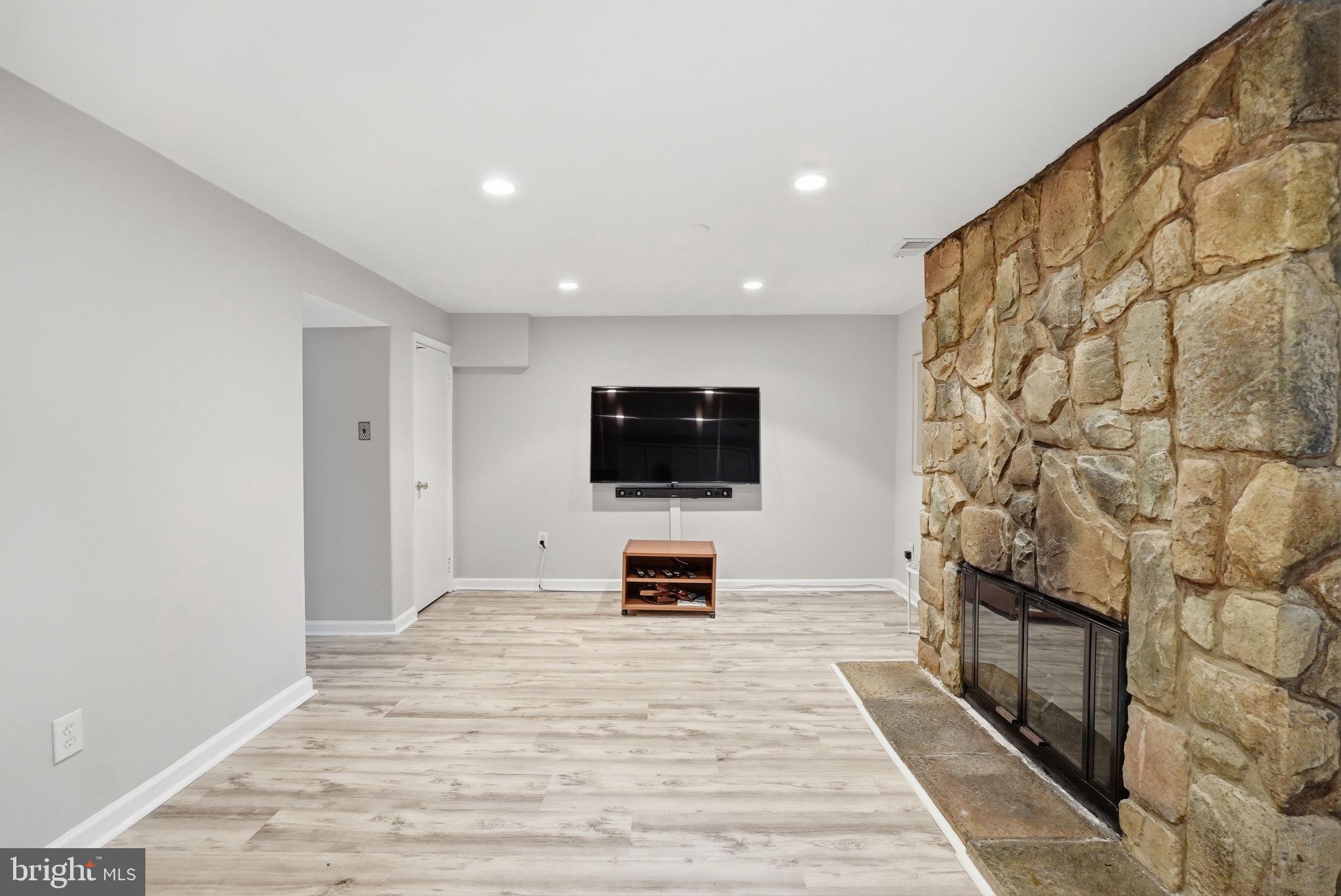 5672 KIRKHAM COURT
