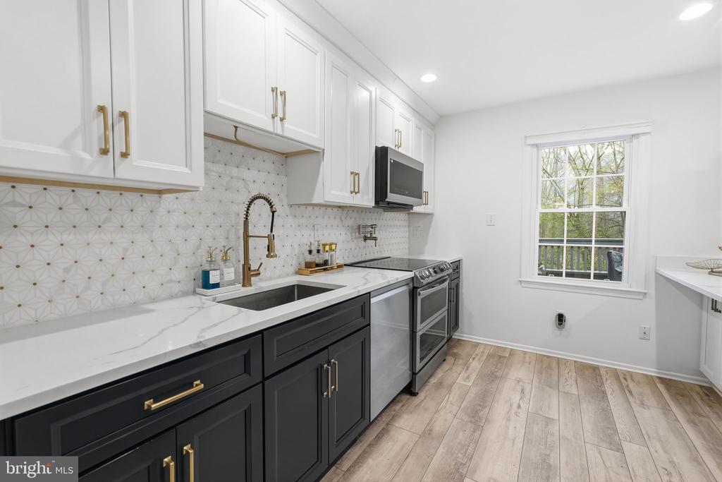 5672 KIRKHAM COURT