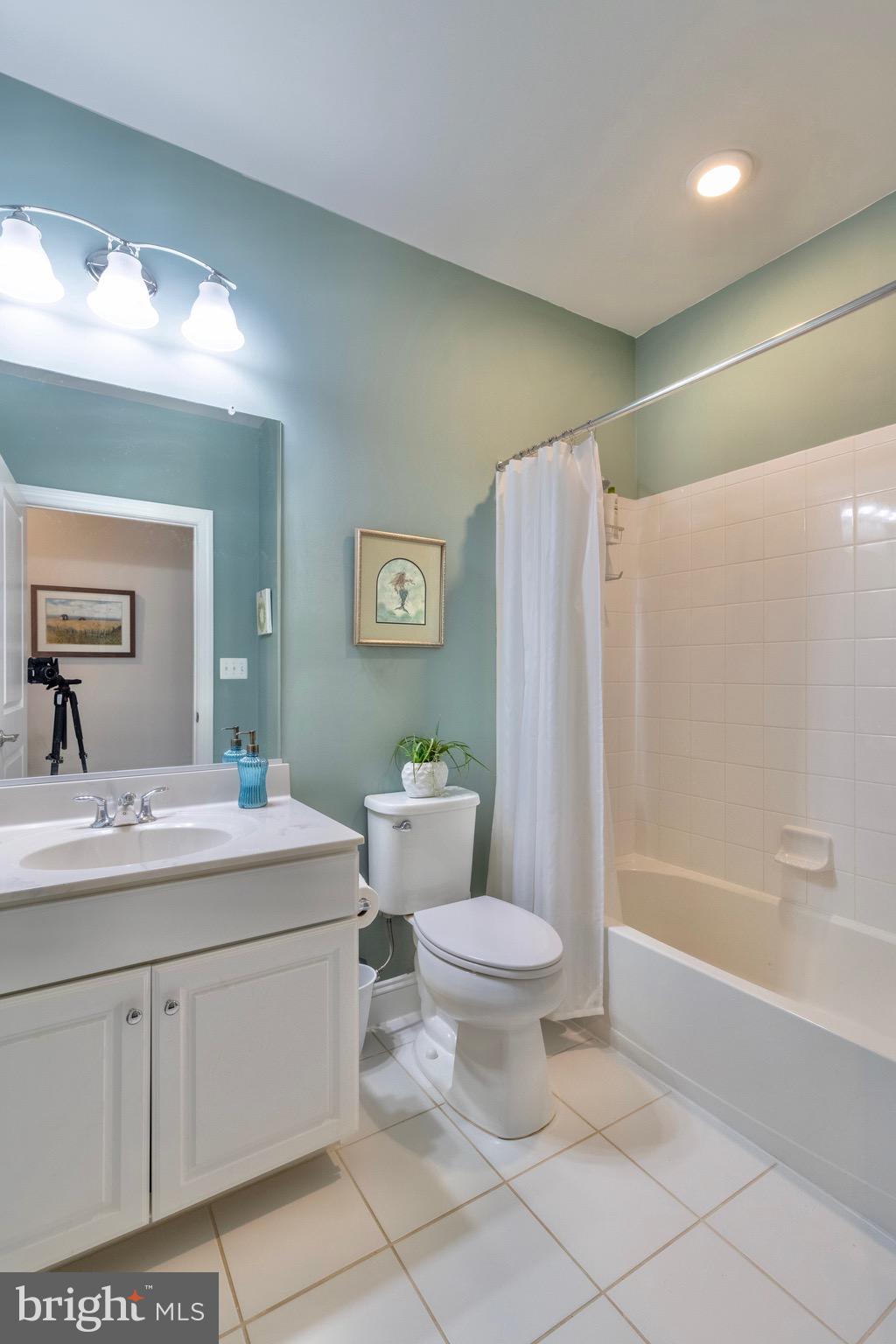 21025 Rocky Knoll Sq #204