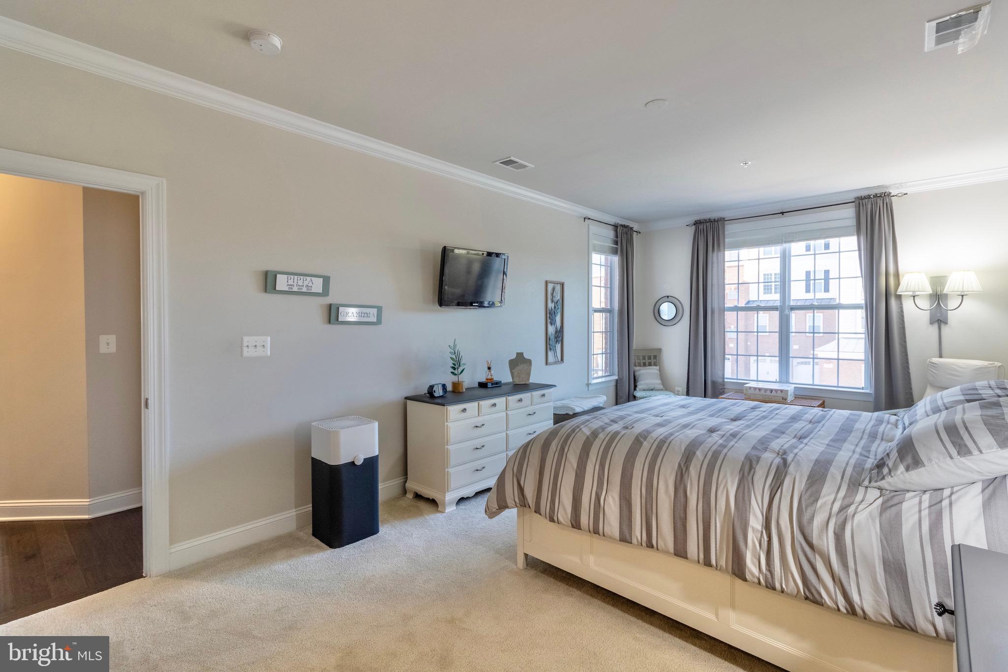 21025 Rocky Knoll Sq #204