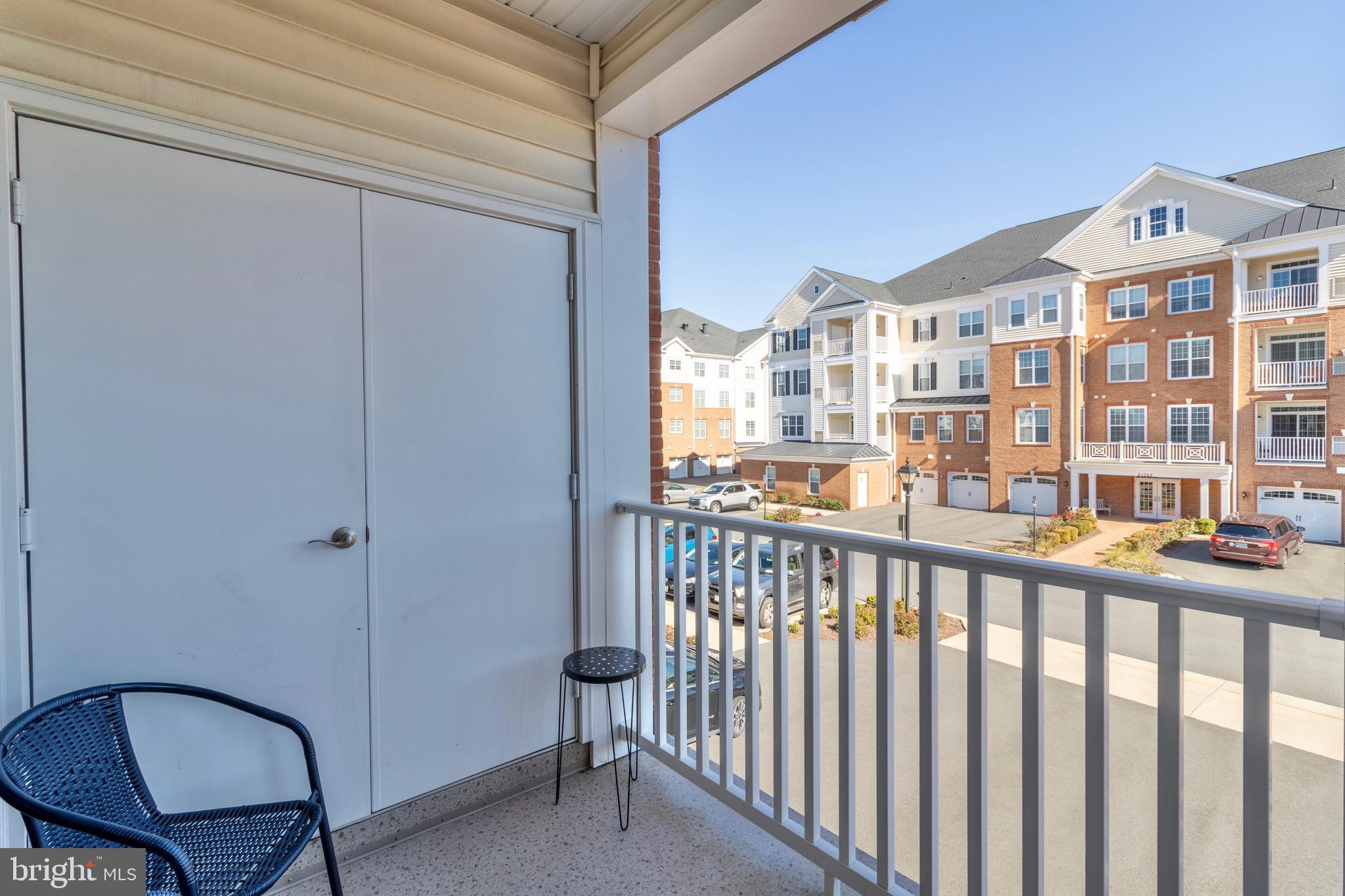 21025 Rocky Knoll Sq #204