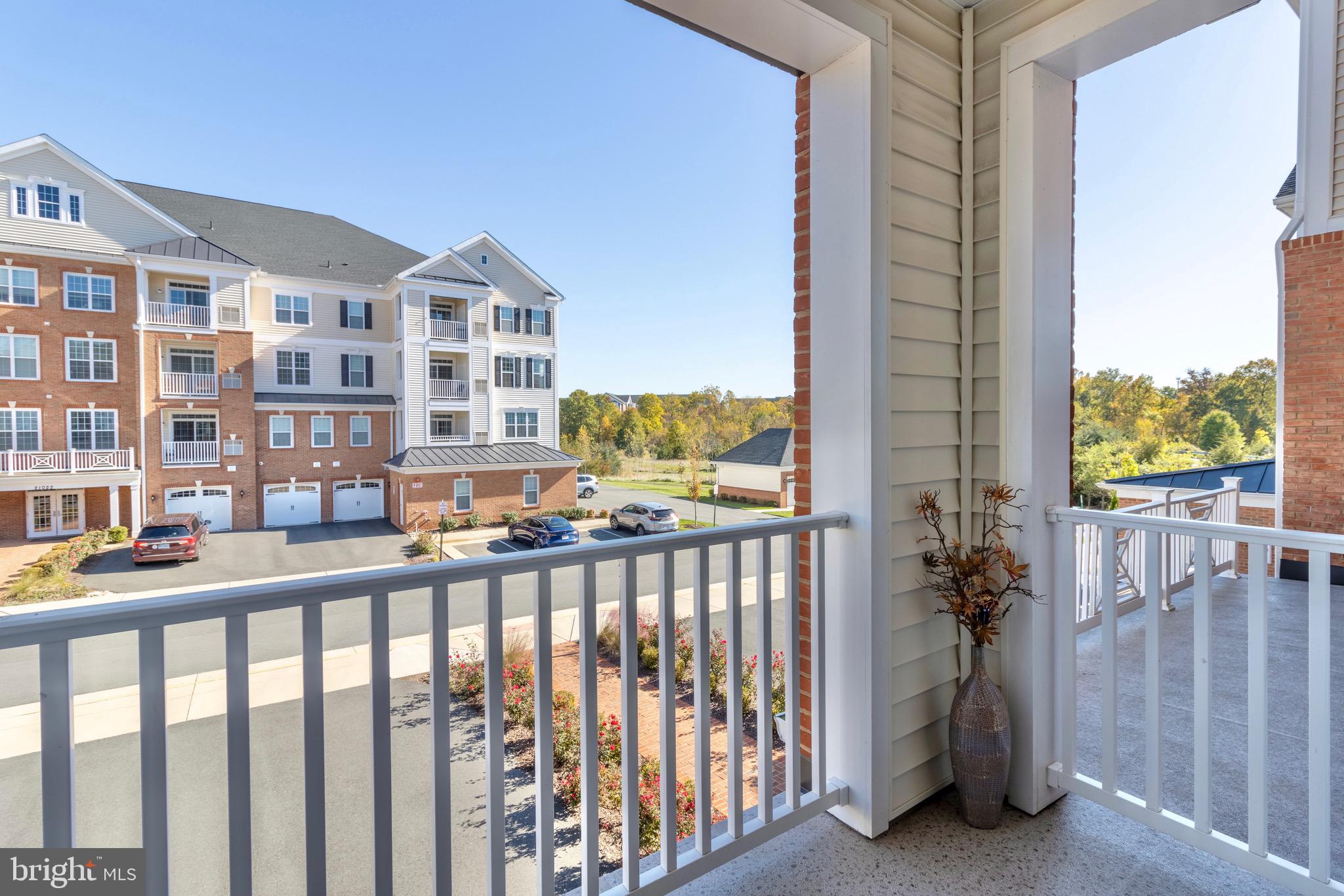 21025 Rocky Knoll Sq #204