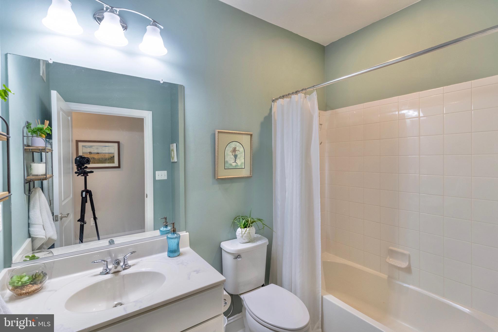 21025 Rocky Knoll Sq #204