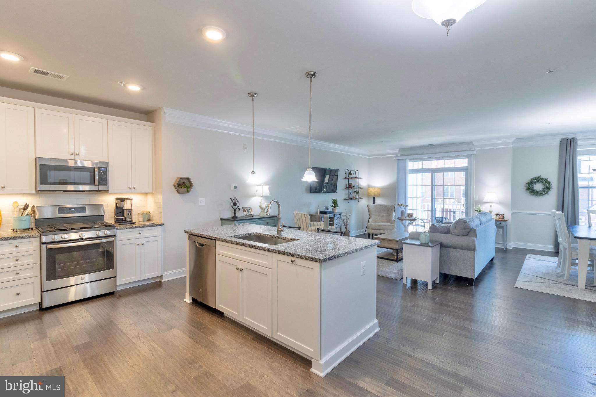 21025 Rocky Knoll Sq #204