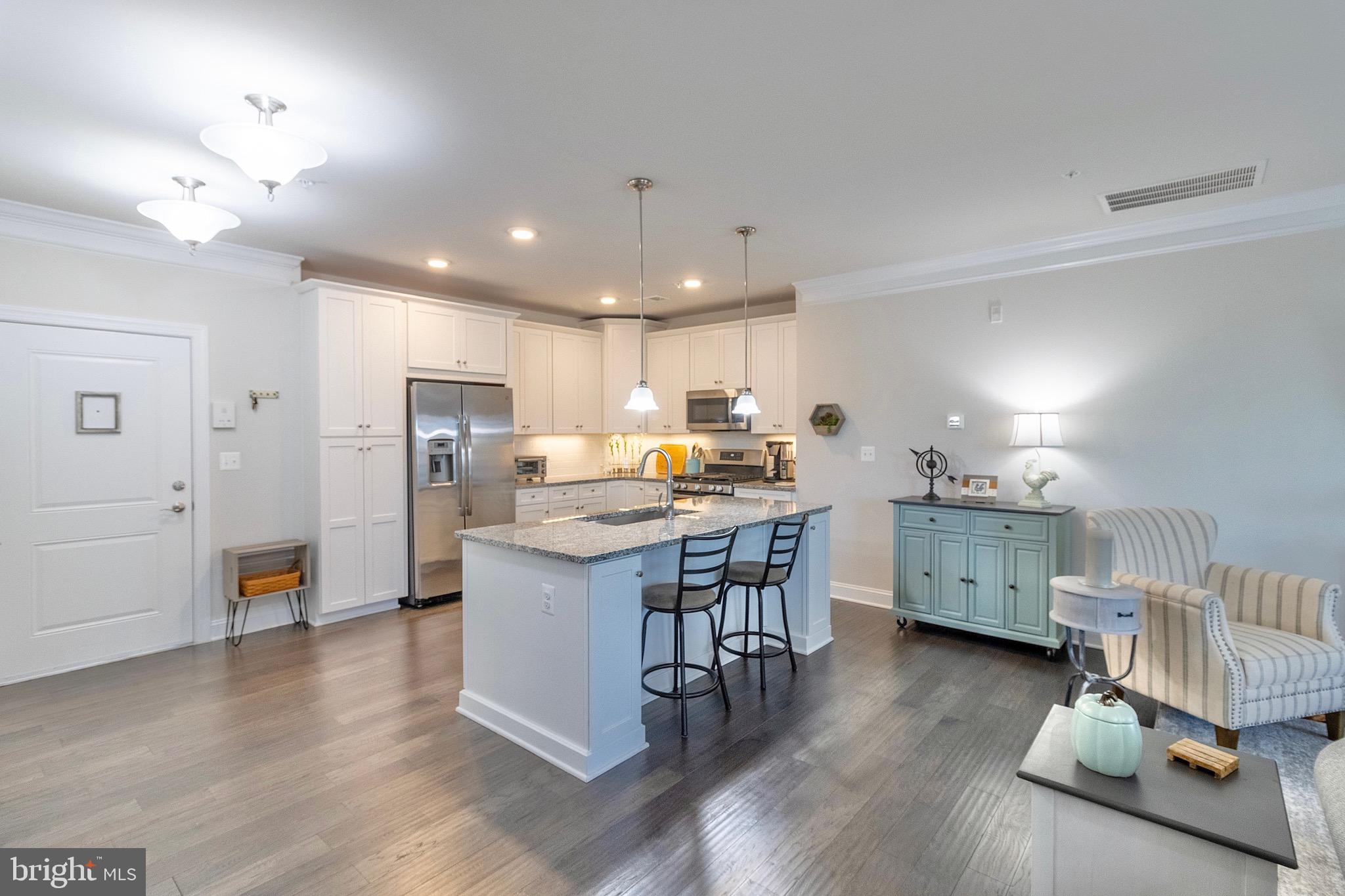 21025 Rocky Knoll Sq #204