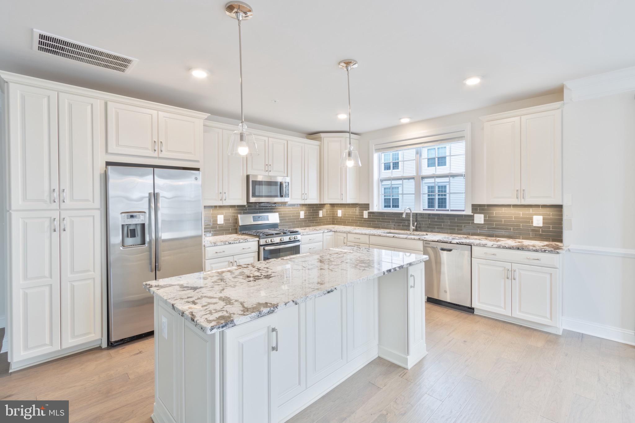 21025 Rocky Knoll Sq #206