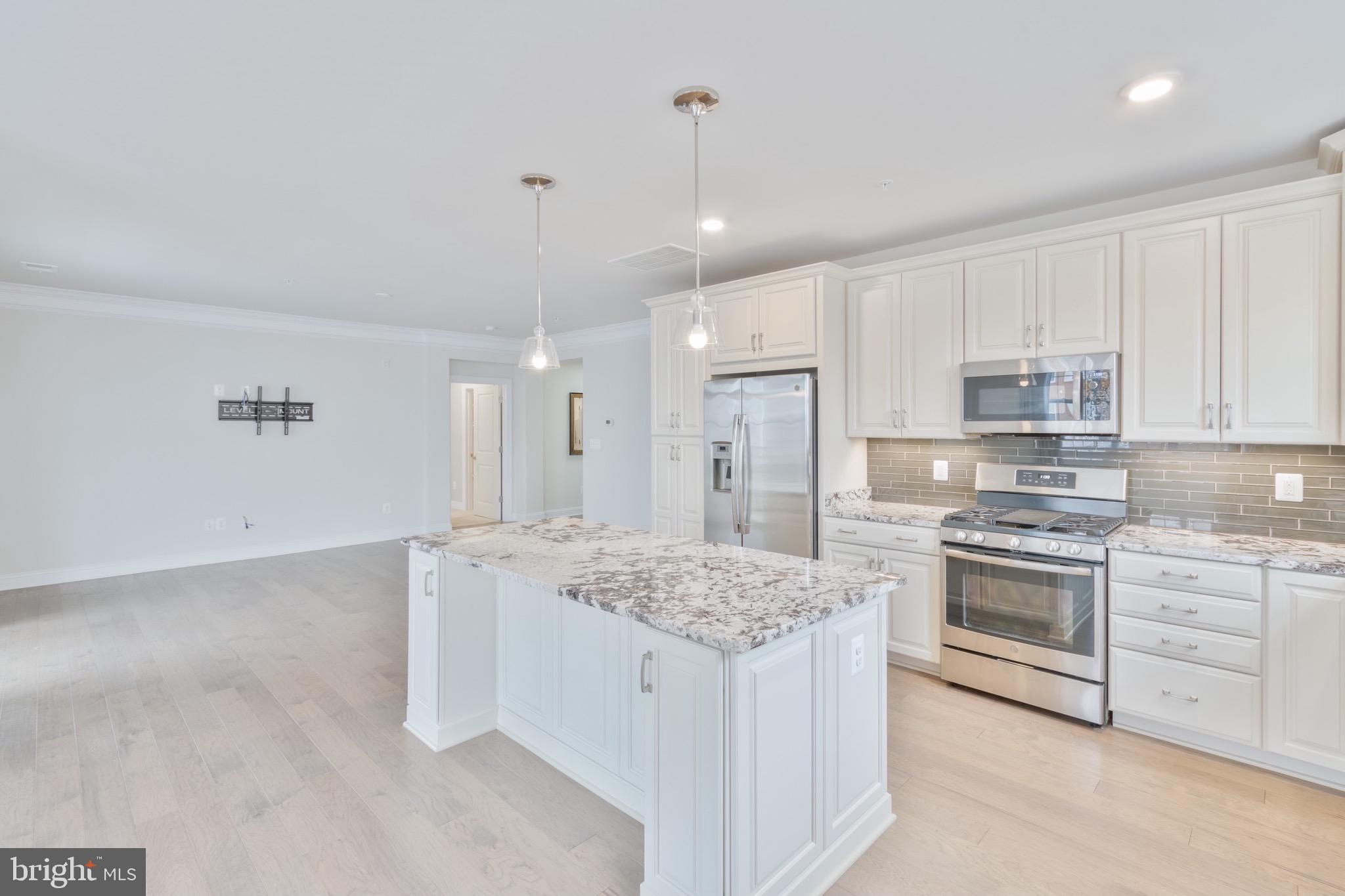 21025 Rocky Knoll Sq #206