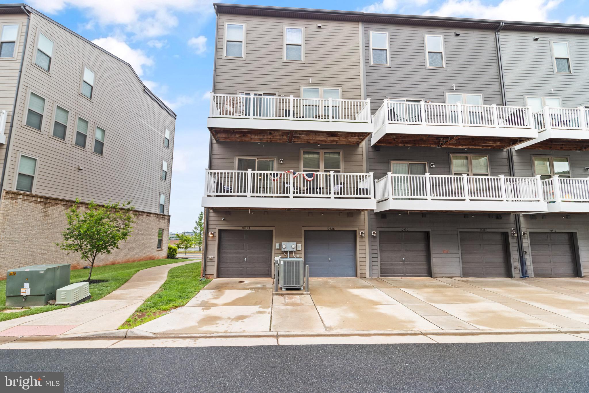 10424 RATCLIFFE TRL