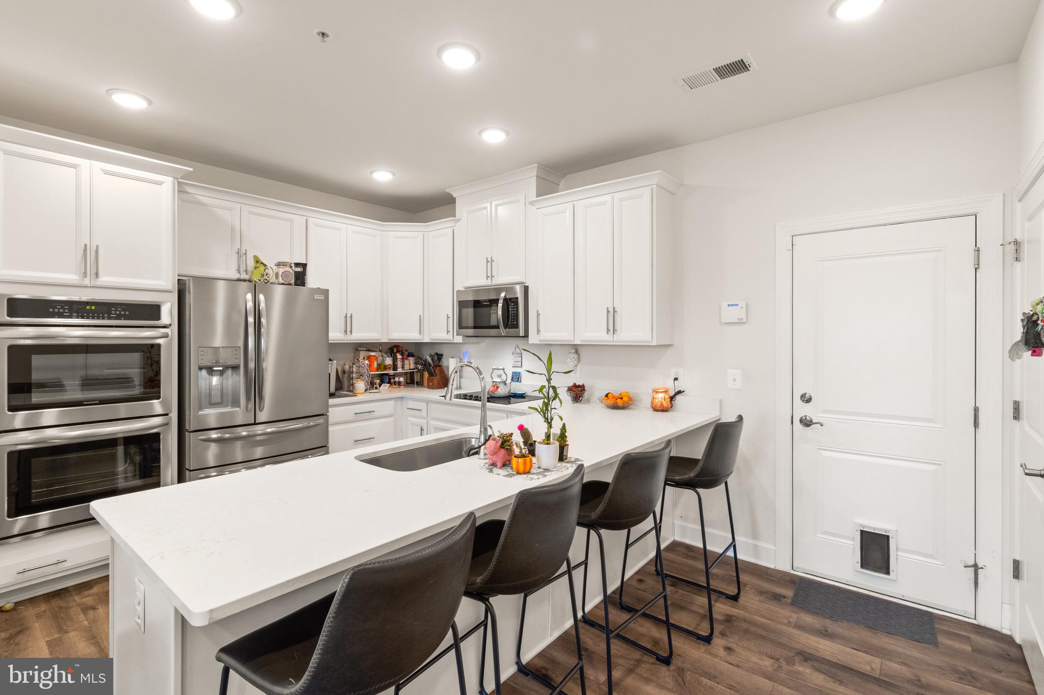 10424 RATCLIFFE TRL