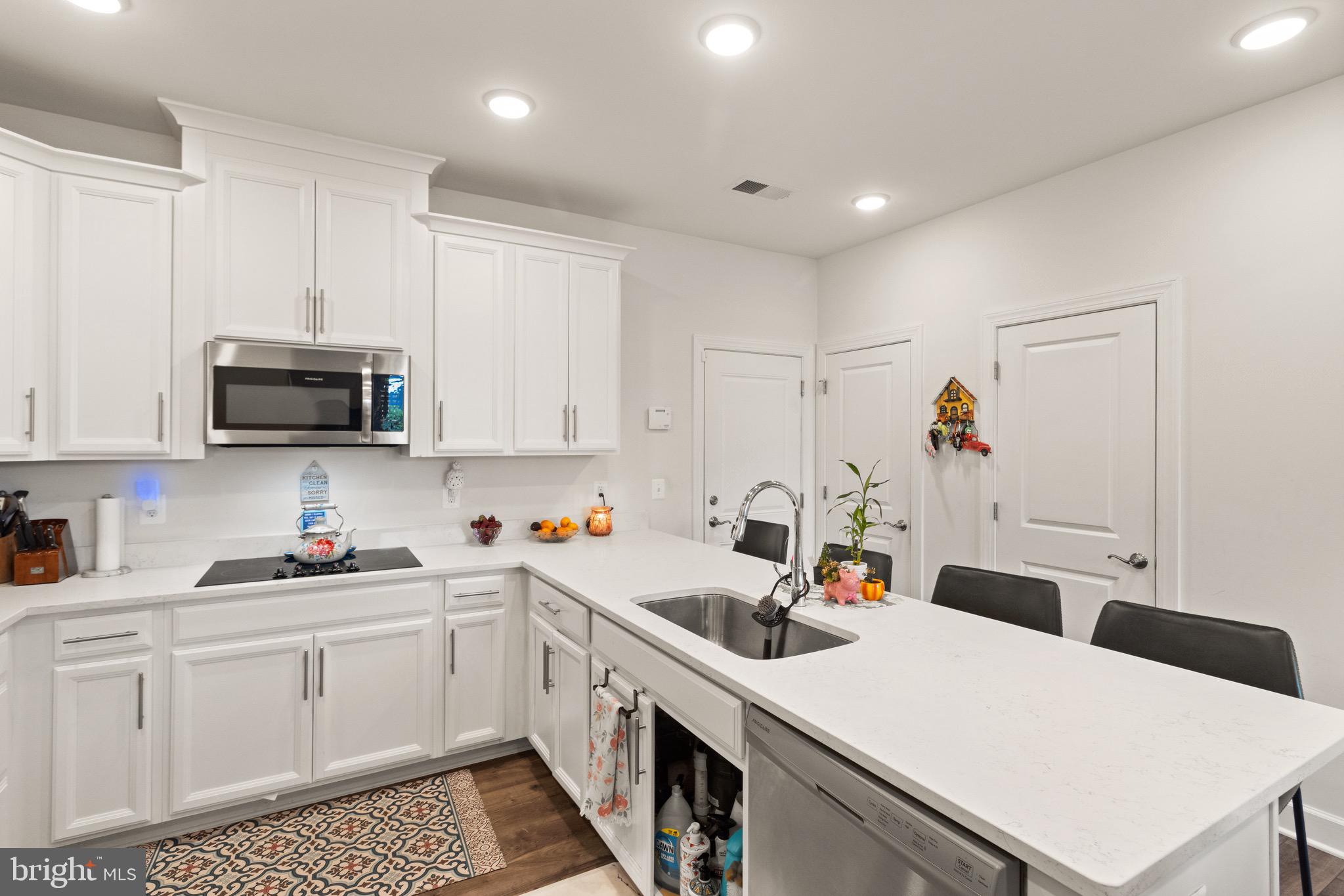 10424 RATCLIFFE TRL