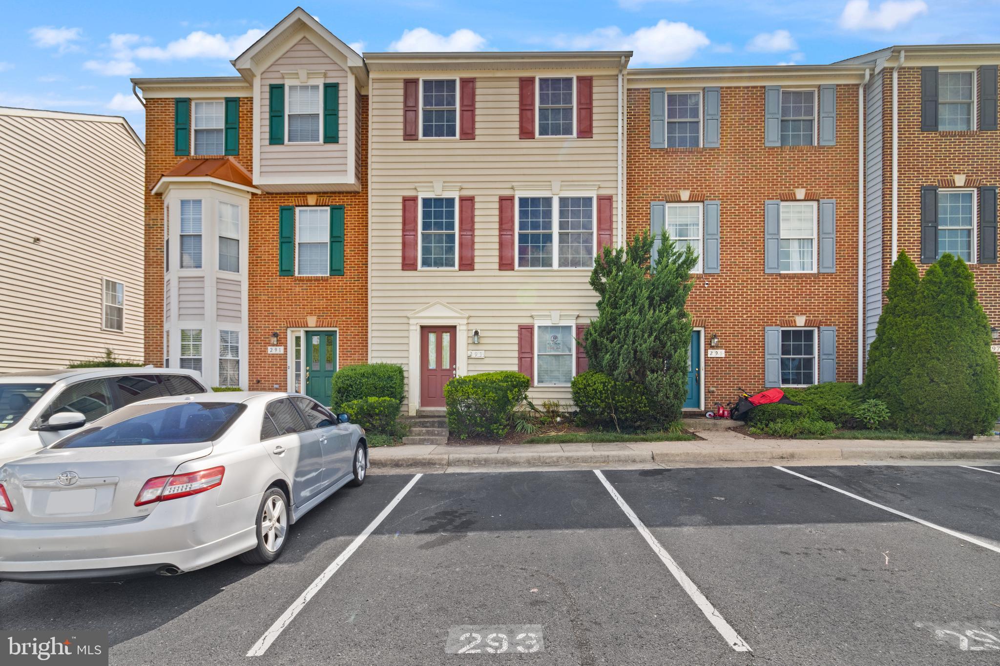 293 KIRBY ST