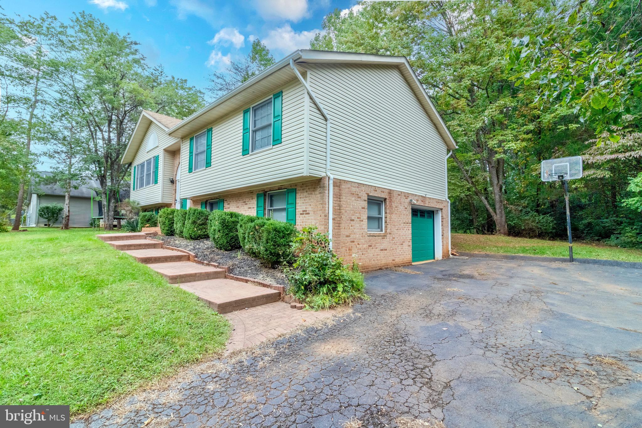 506 Stratford Cir