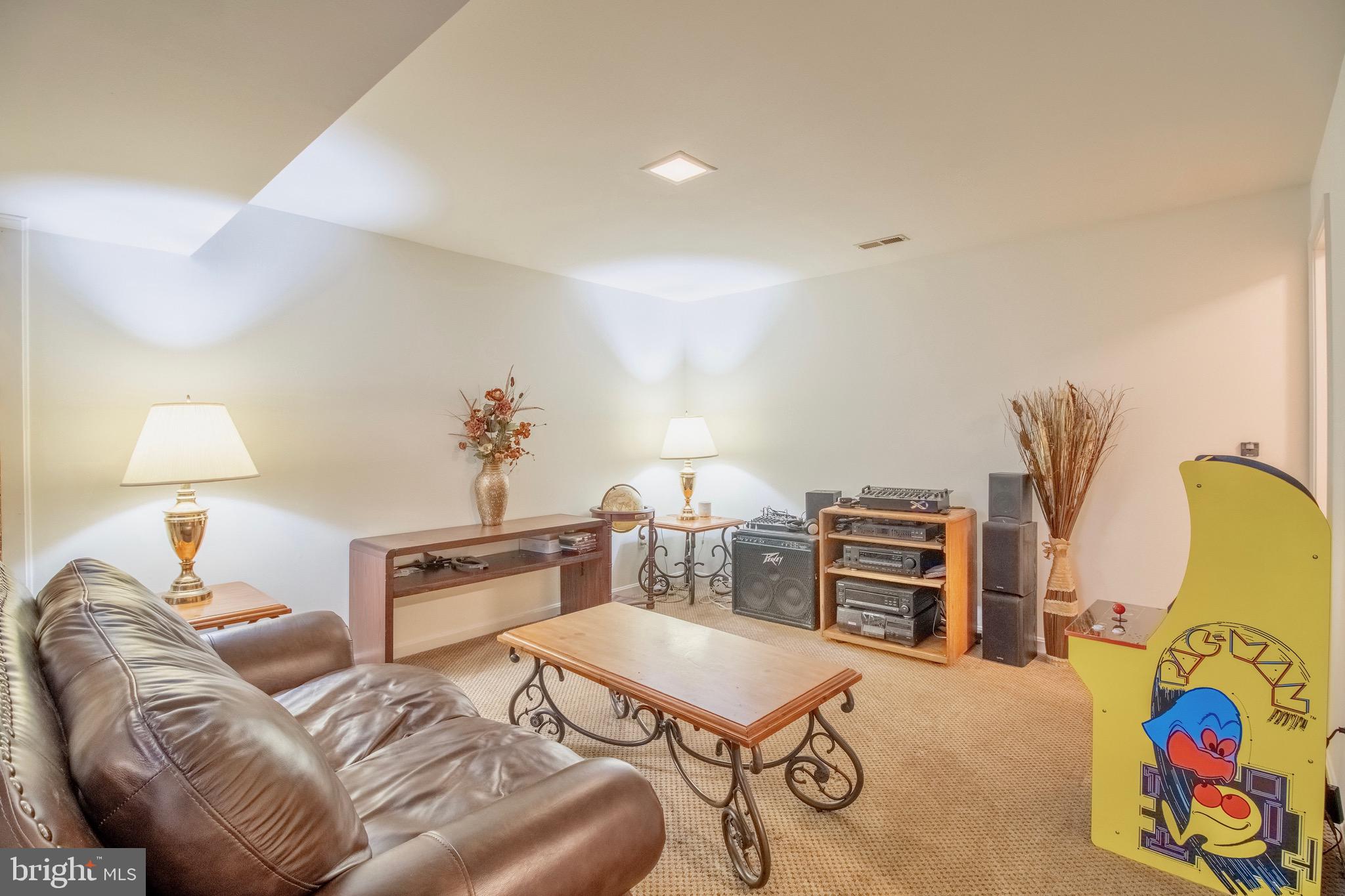 506 Stratford Cir