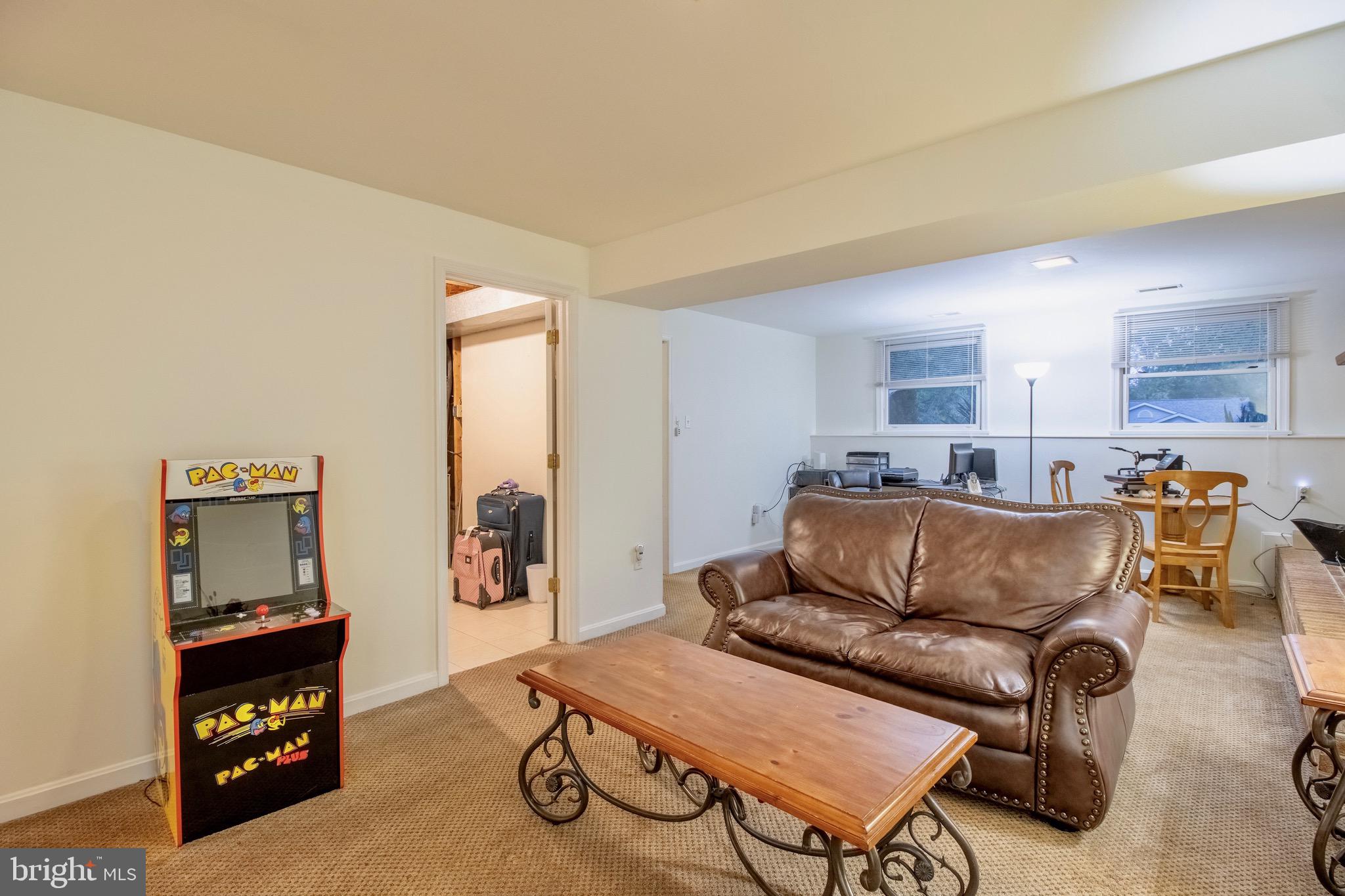 506 Stratford Cir