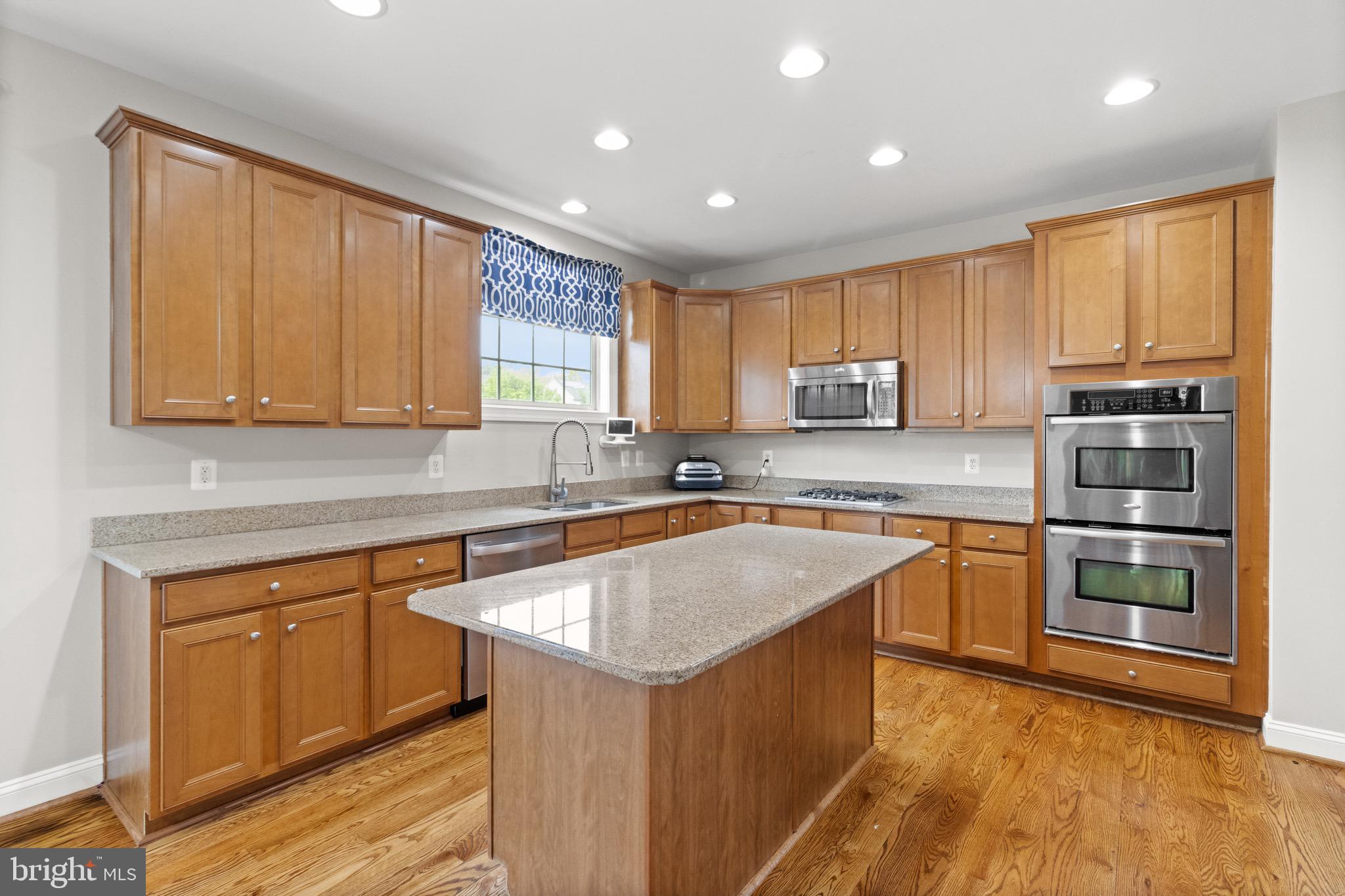 2196 Port Potomac Ave