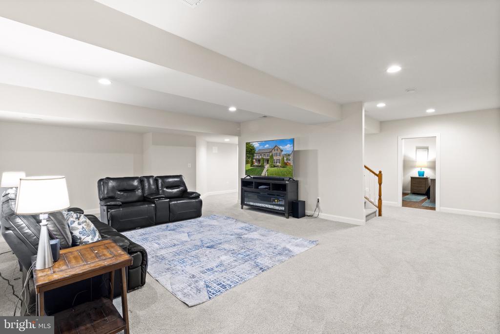 2196 Port Potomac Ave