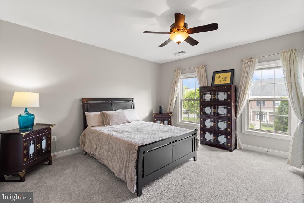2196 Port Potomac Ave
