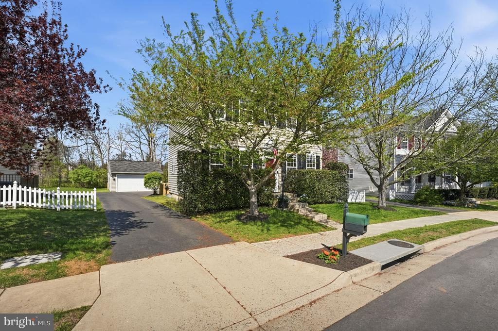 13224 DALDOWNIE COURT
