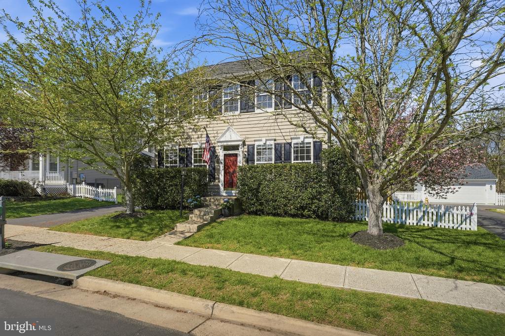 13224 DALDOWNIE COURT