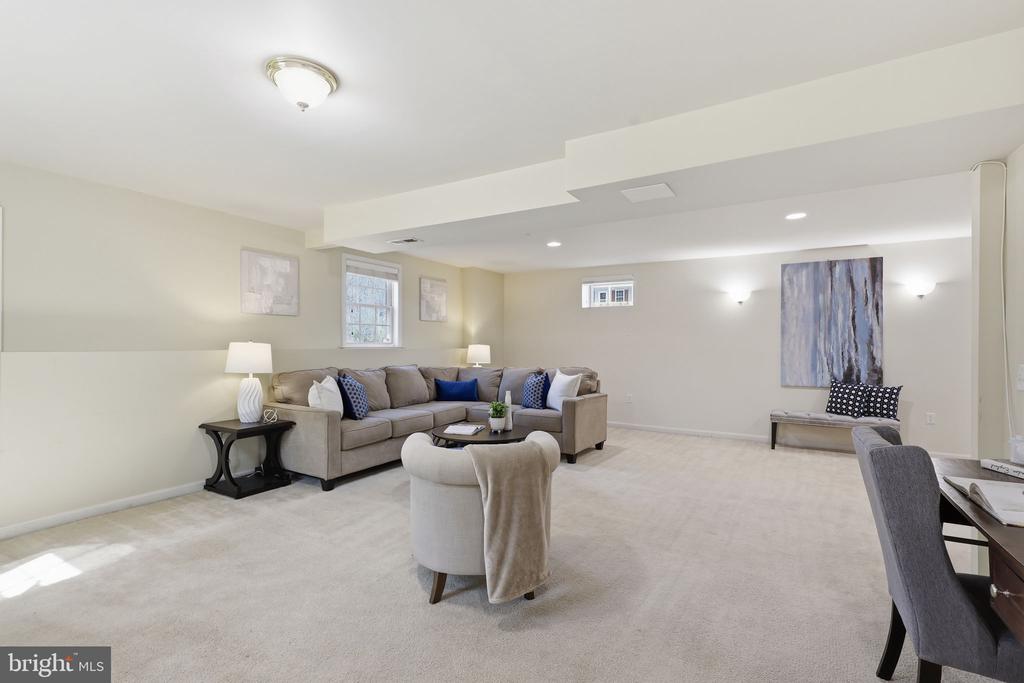 7 VIKING LANE