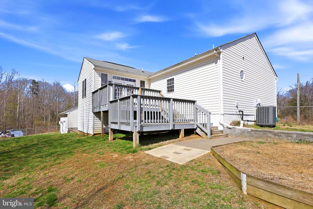 7 VIKING LANE
