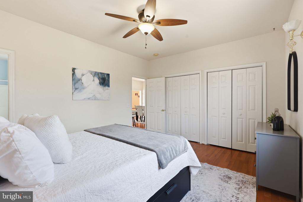 7 VIKING LANE