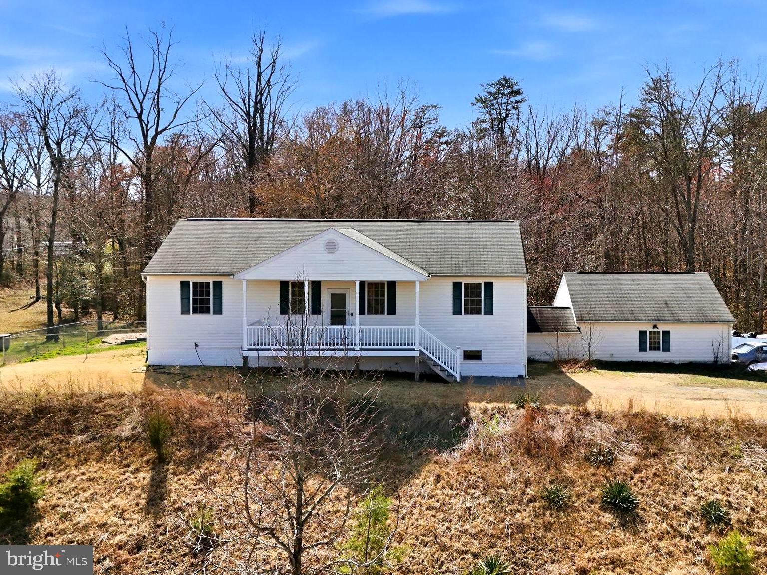 7 VIKING LANE