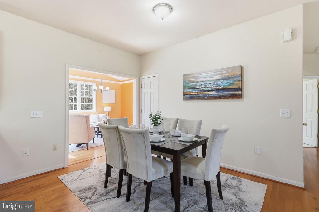 7 VIKING LANE
