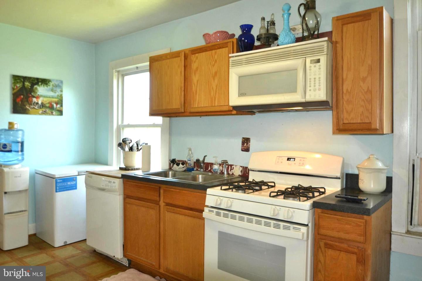 327 Front St