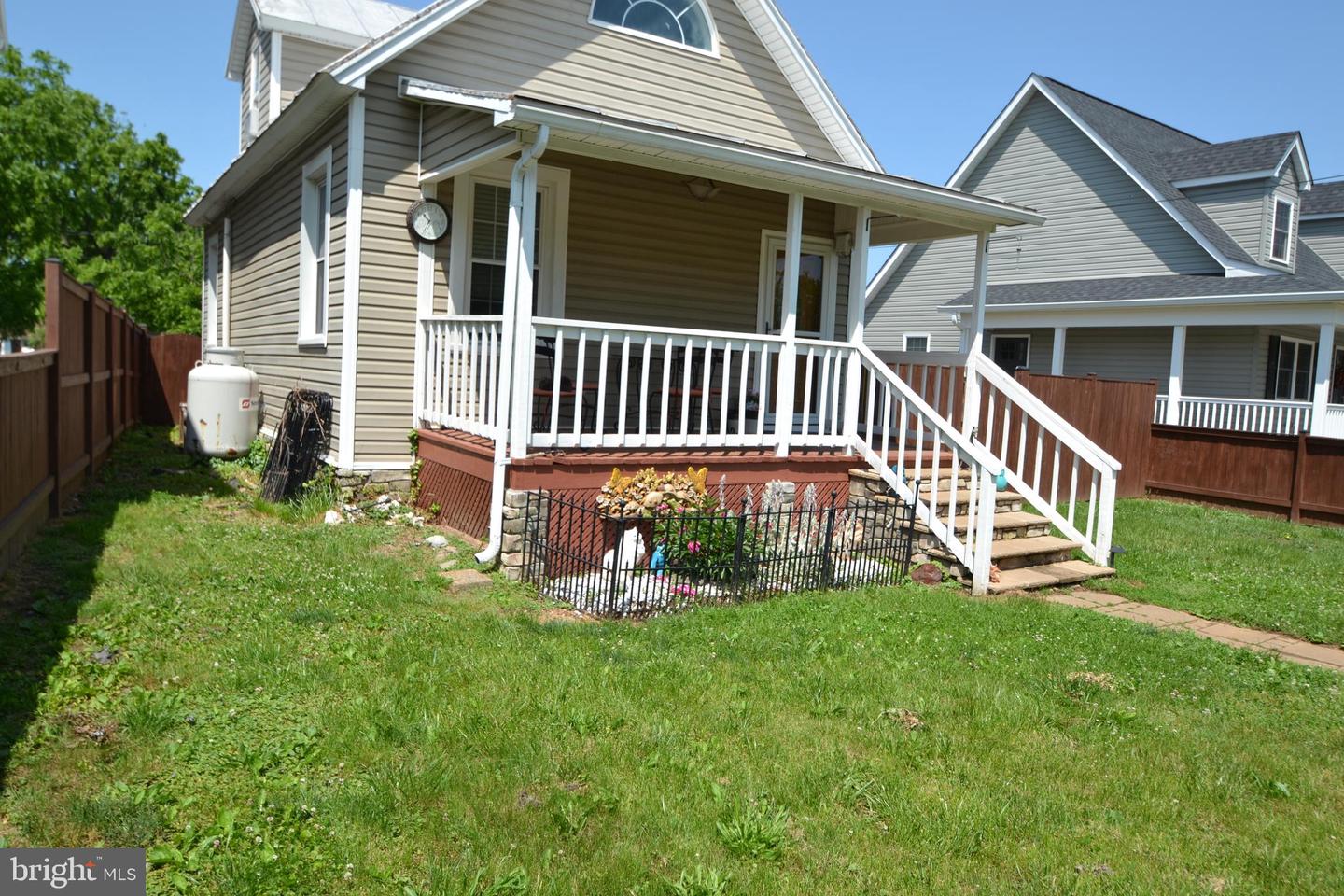 327 Front St