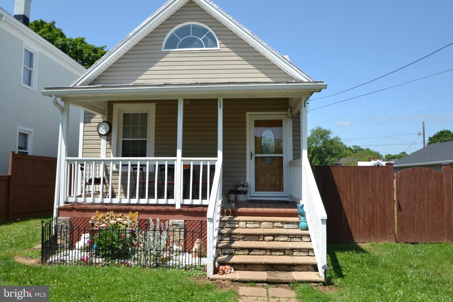 327 Front St