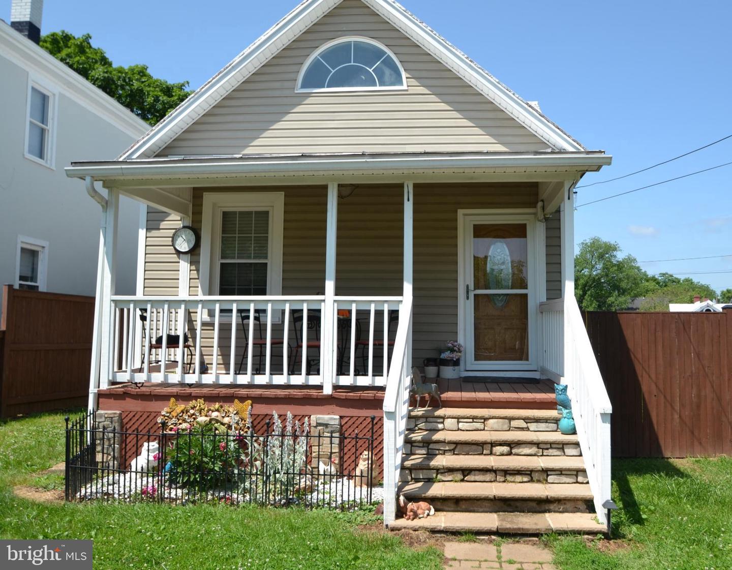327 Front St
