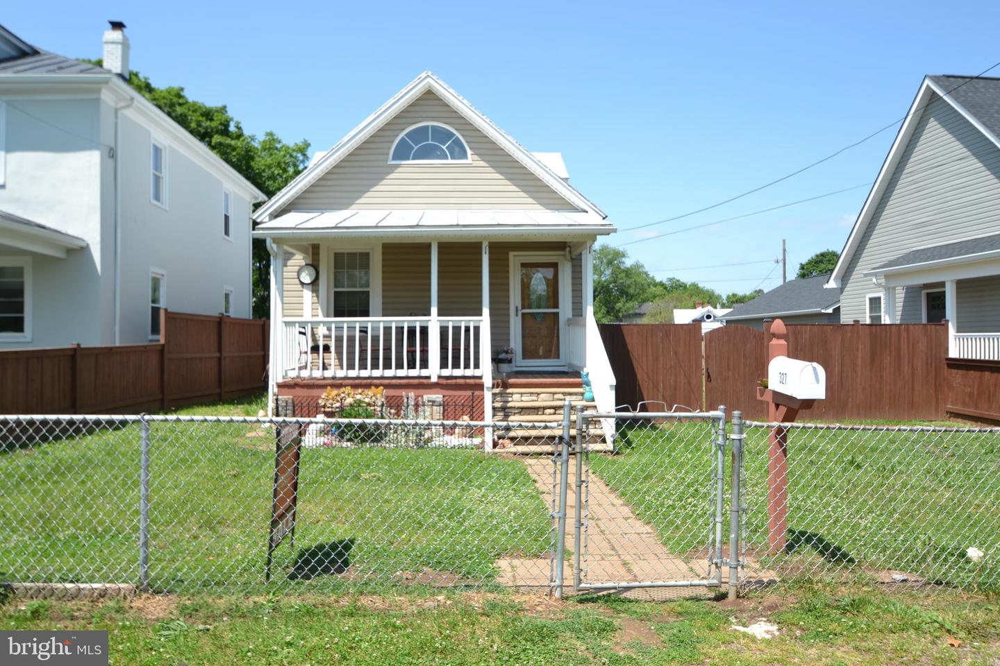 327 Front St