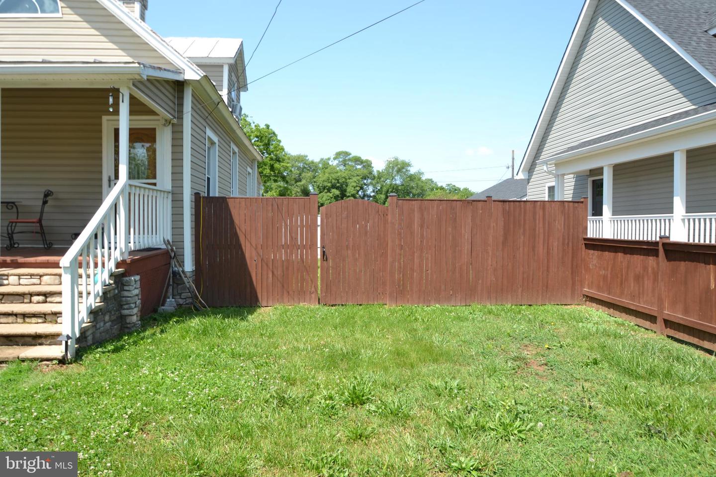 327 Front St